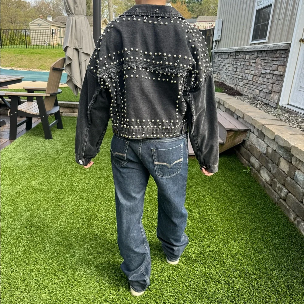 NWOT Ma Cherie Heavily Studded Cropped Denim Jacket~Size Medium - Picture 4 of 6